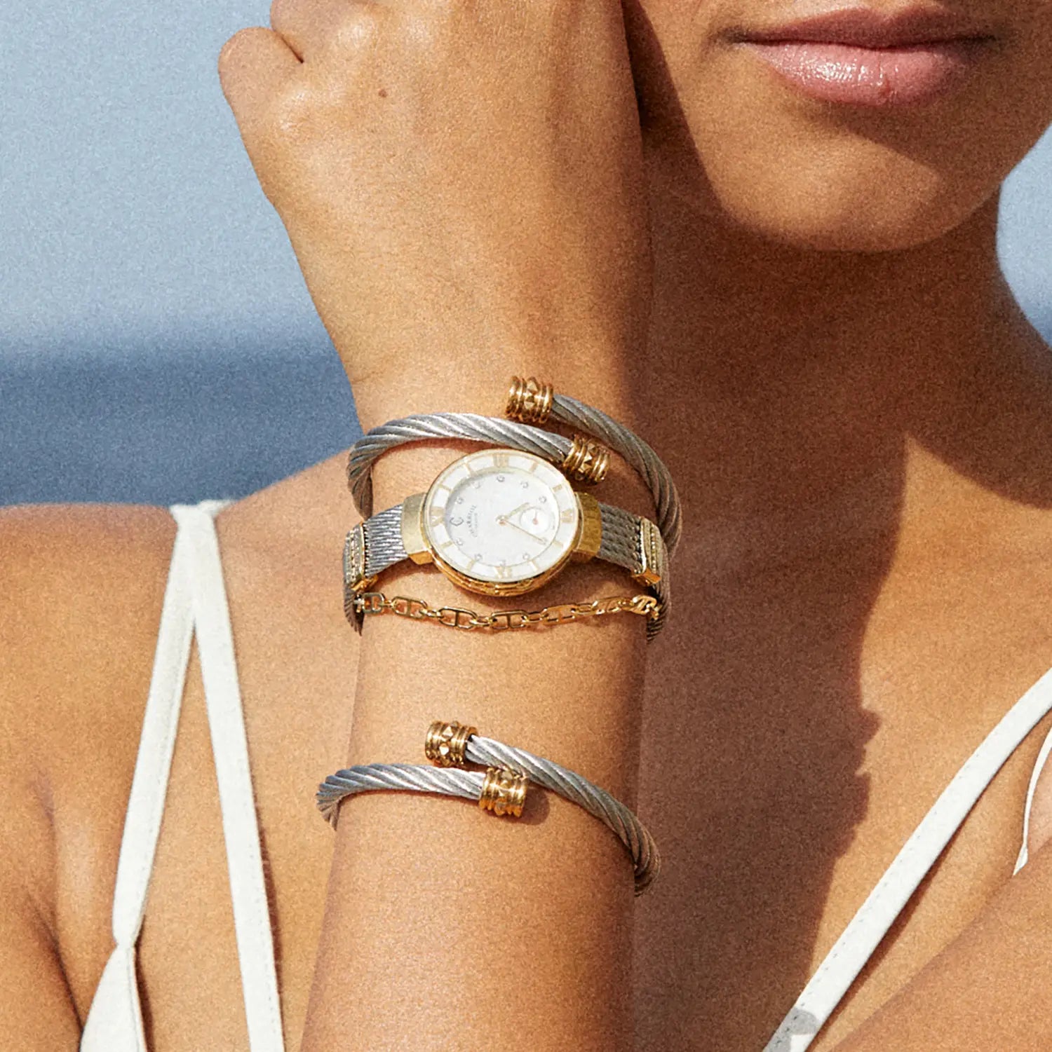 ST TROPEZ, 25MM, QUARTZ KALIBER, PERLMUTTER MIT 11 DIAMANTEN ZIFFERN, GELB GOLD PVD KESSEL, STAHLKABELARMBAND - Charriol Geneve - Watch