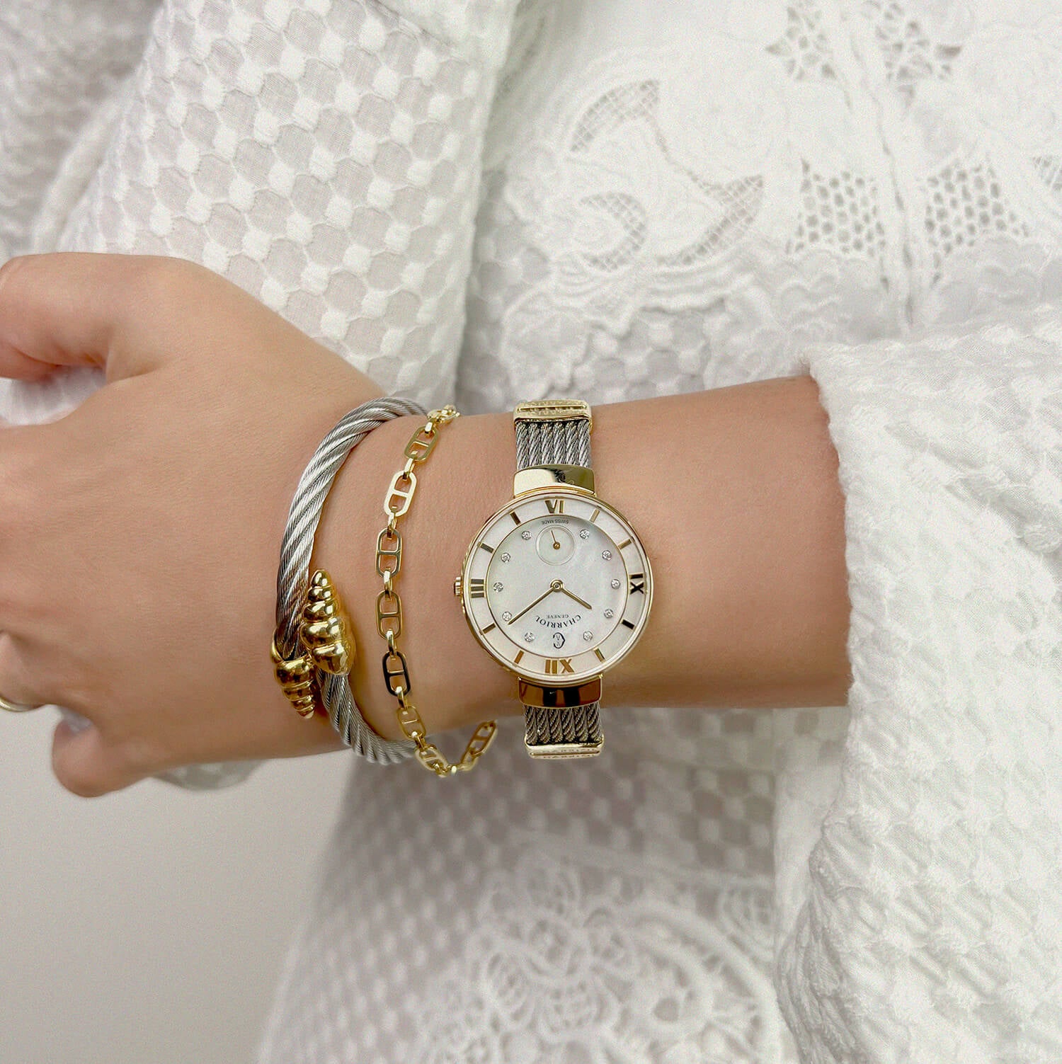 ST TROPEZ, 30MM, QUARTZKALIBER, PERLMUTTER MIT 10 DIAMANTEN ZIFFERN, PERLMUTTERKREUZ, STAHLKABELARMBAND - Charriol Geneve - Watch