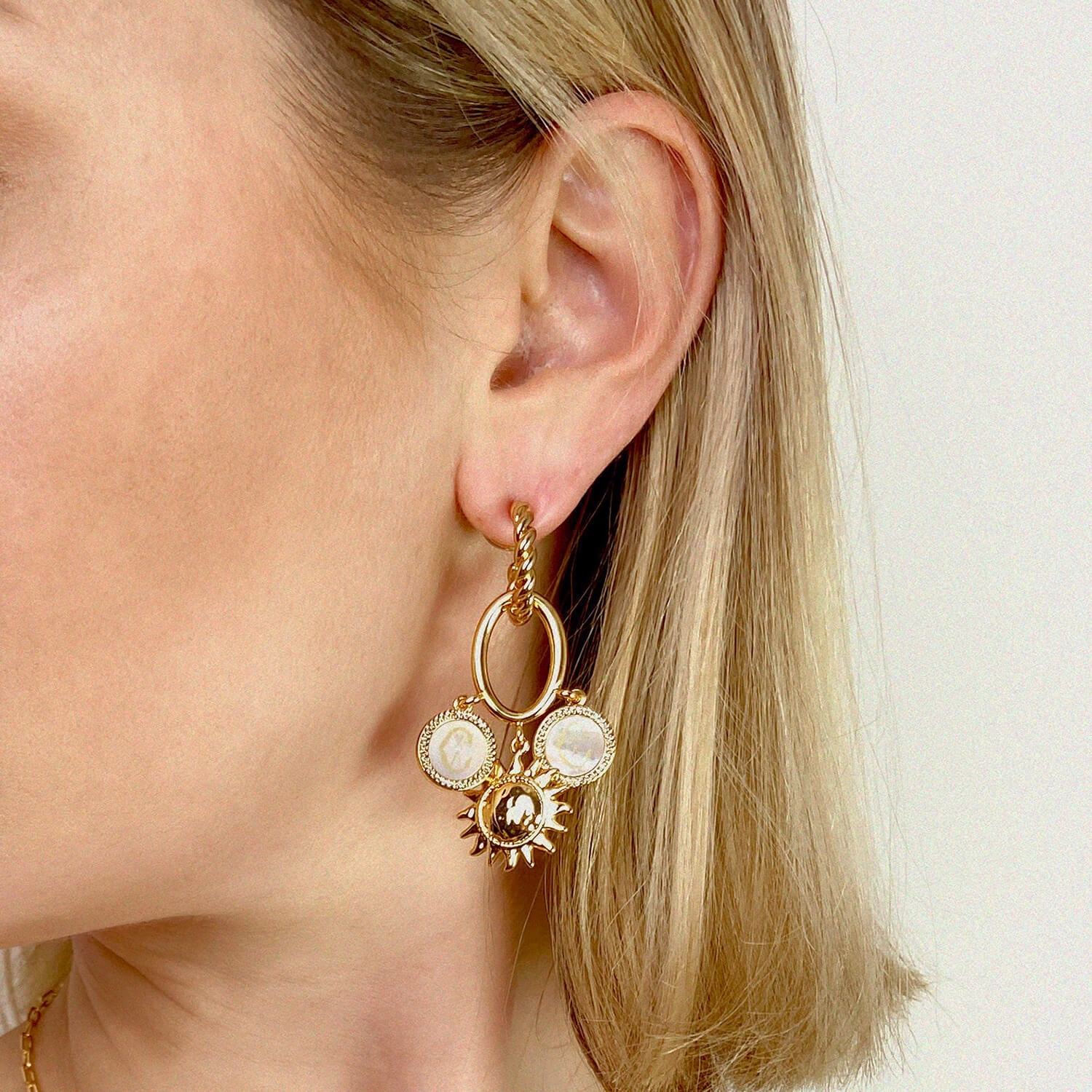 Gelbgold_3 Perlmuttmünzen und Sonne