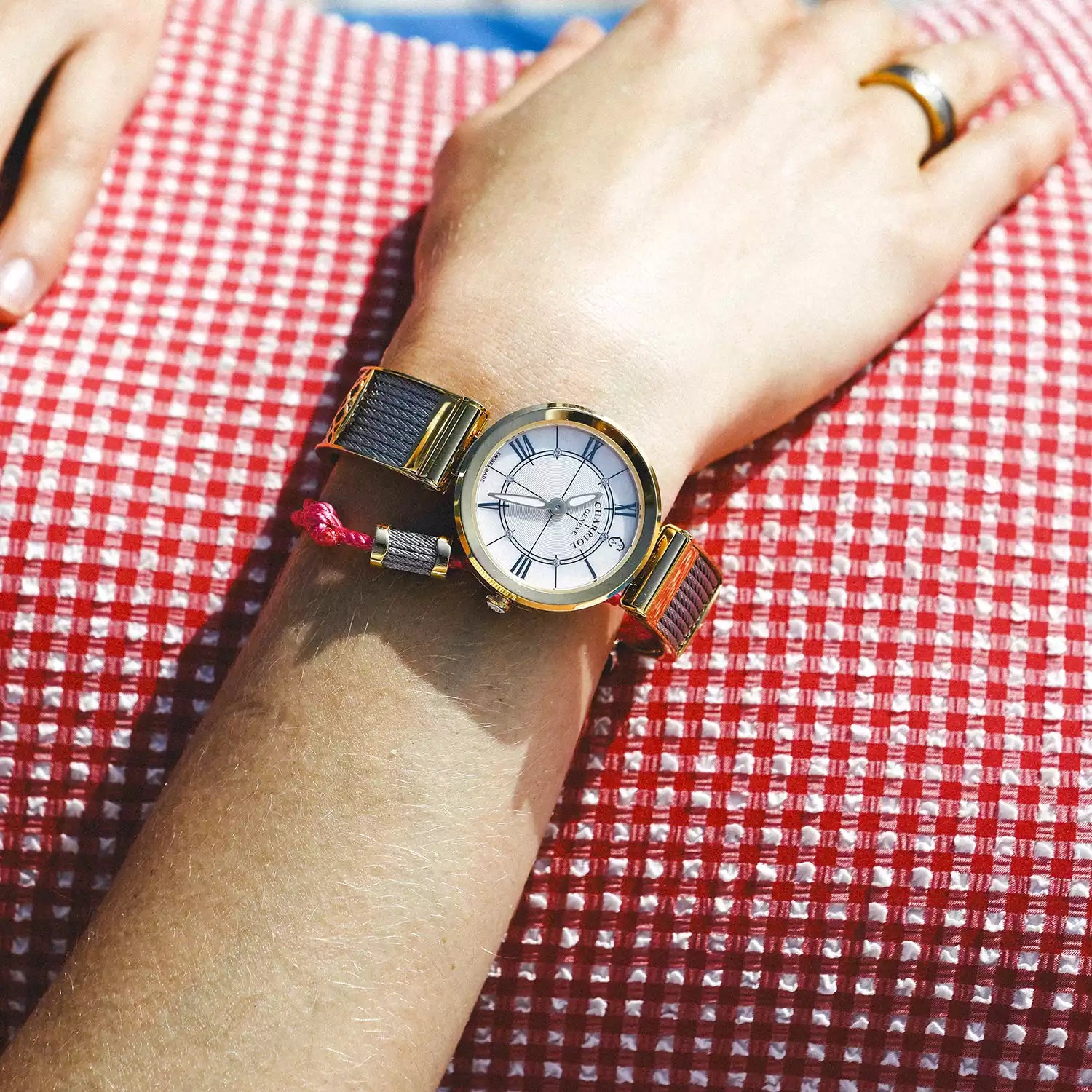 FOREVER, 32MM, QUARTZ-KALIBER, PERLMUTTER-ZEICHER, GELB-GOLD PVD-BEZEL, STAHLKABELARMBAND - Charriol Geneve - Watch