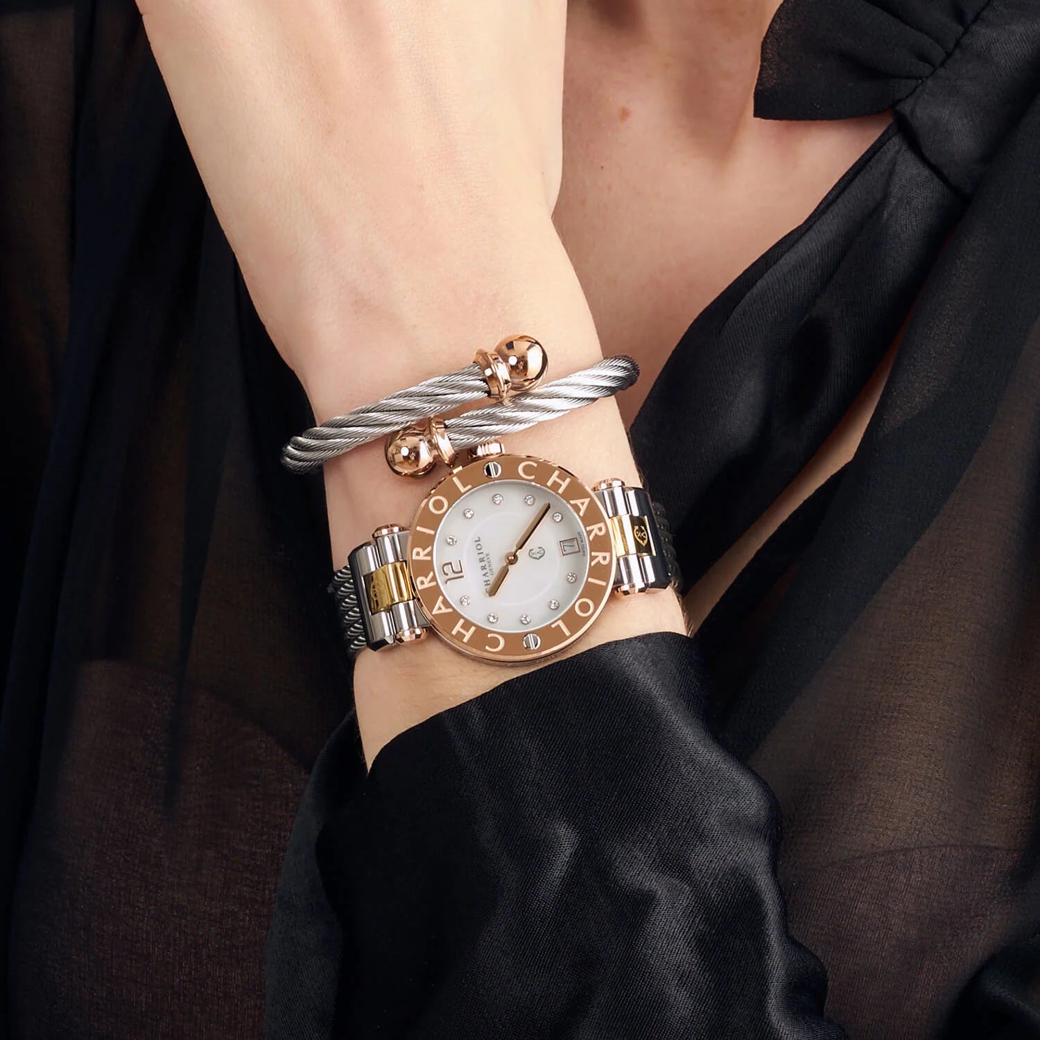 NAVIGATOR CRUISE, 36MM, QUARZKALIBRIER, WEISSE PERLMUTTER MIT 10 DIAMANTEN ZIFFERN, STAHL ROSENGOLD PVDCHARRIOL CHARRIOL" MIT 2 SCHRAUBEN BEGLEITUNG, STAHL AUSTAUSCHBARES KABELARRING MIT ROSENGOLD PVD ANGESCHLOSSEN - © 2024 Charriol - Watch