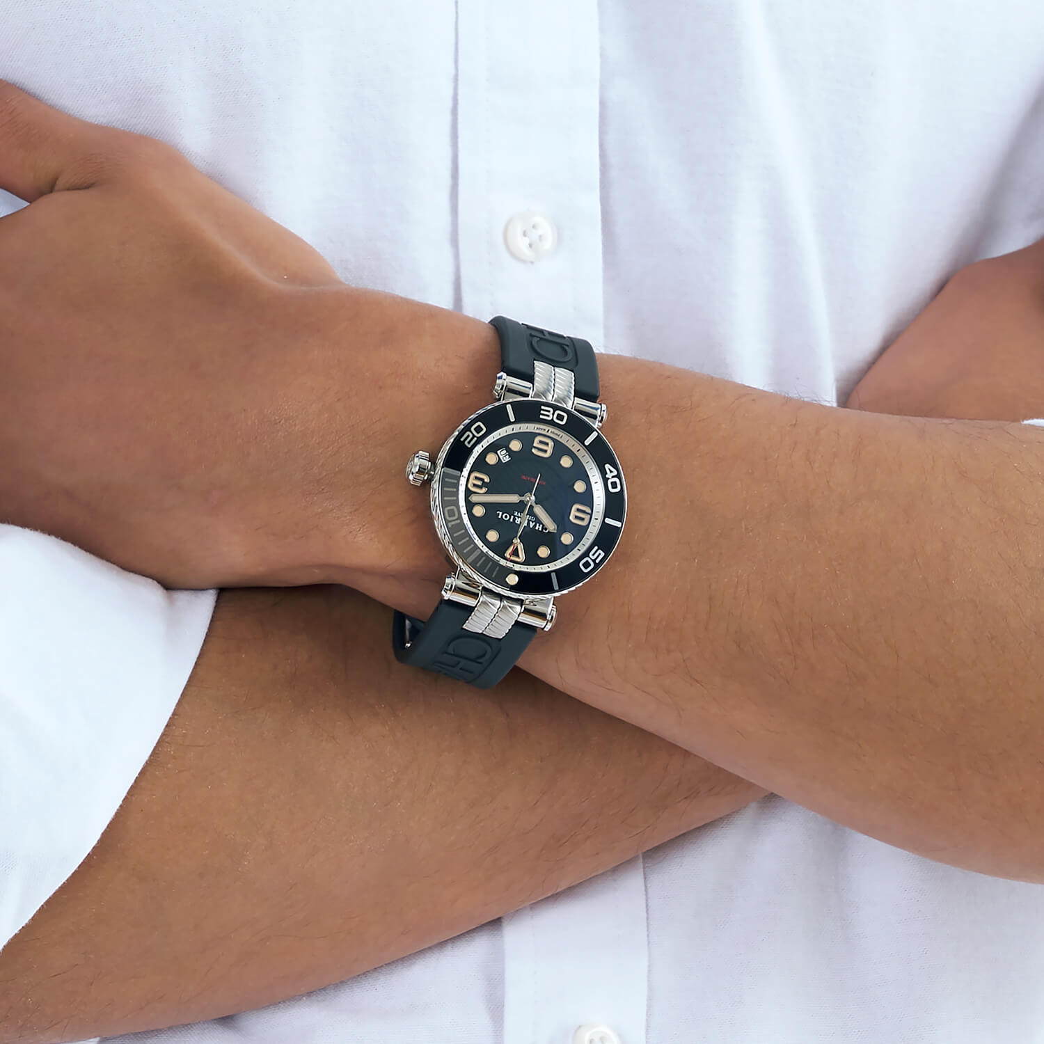 NAVIGATOR SURF, 41MM, AUTOMATISCHES KALIBER, SCHWARZES UND SILBERNES LUMINOVA-ZIFFERBLATT, SCHWARZES UND SILBERNES UNIDIRECTIONELLES BAND, SCHWARZES GUMMI-AUSTAUSCHBARES ARMBAND - © 2024 Charriol - Watch