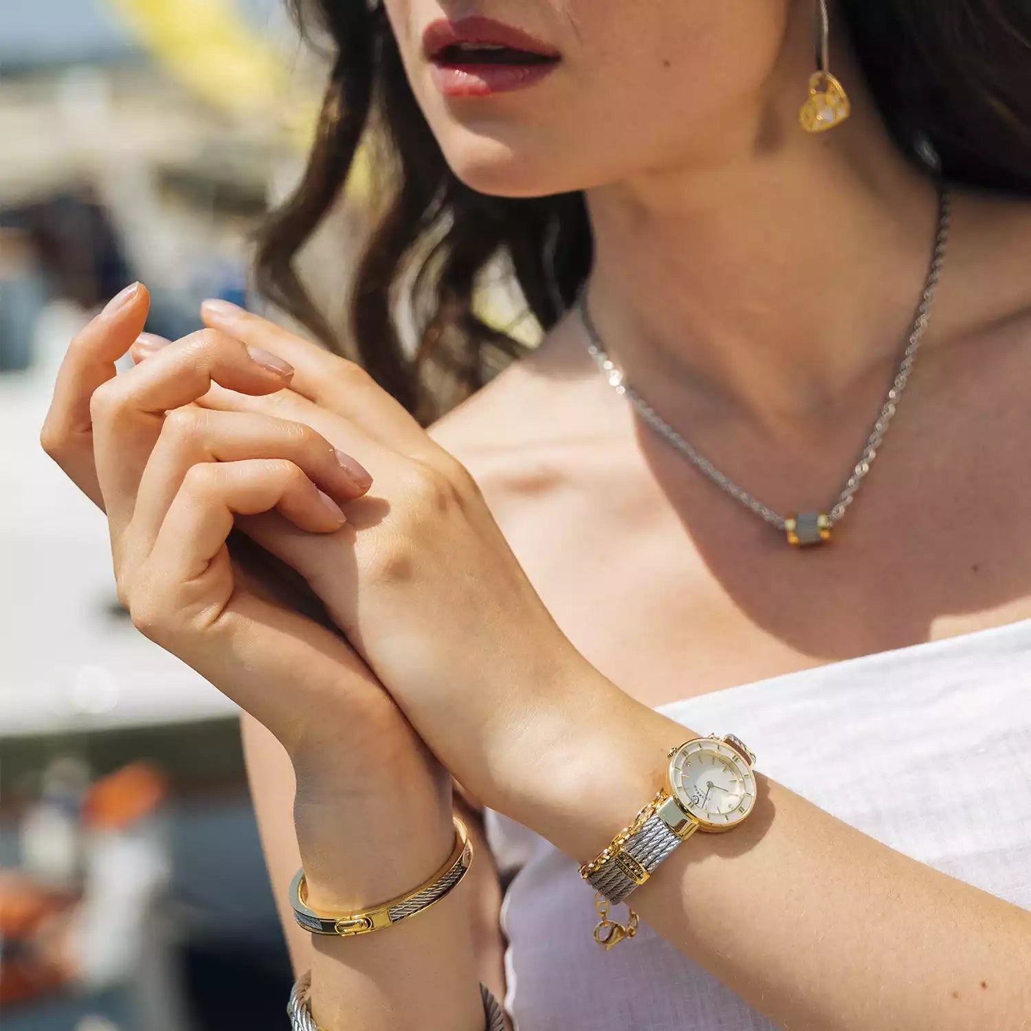 ST TROPEZ, 25MM, QUARZKALIBER, PERLMUTTER MIT 2 DIAMANTEN ZIFFERN, PERLMUTTERKREUZ, STAHLKABELARMBAND - Charriol Geneve - Watch