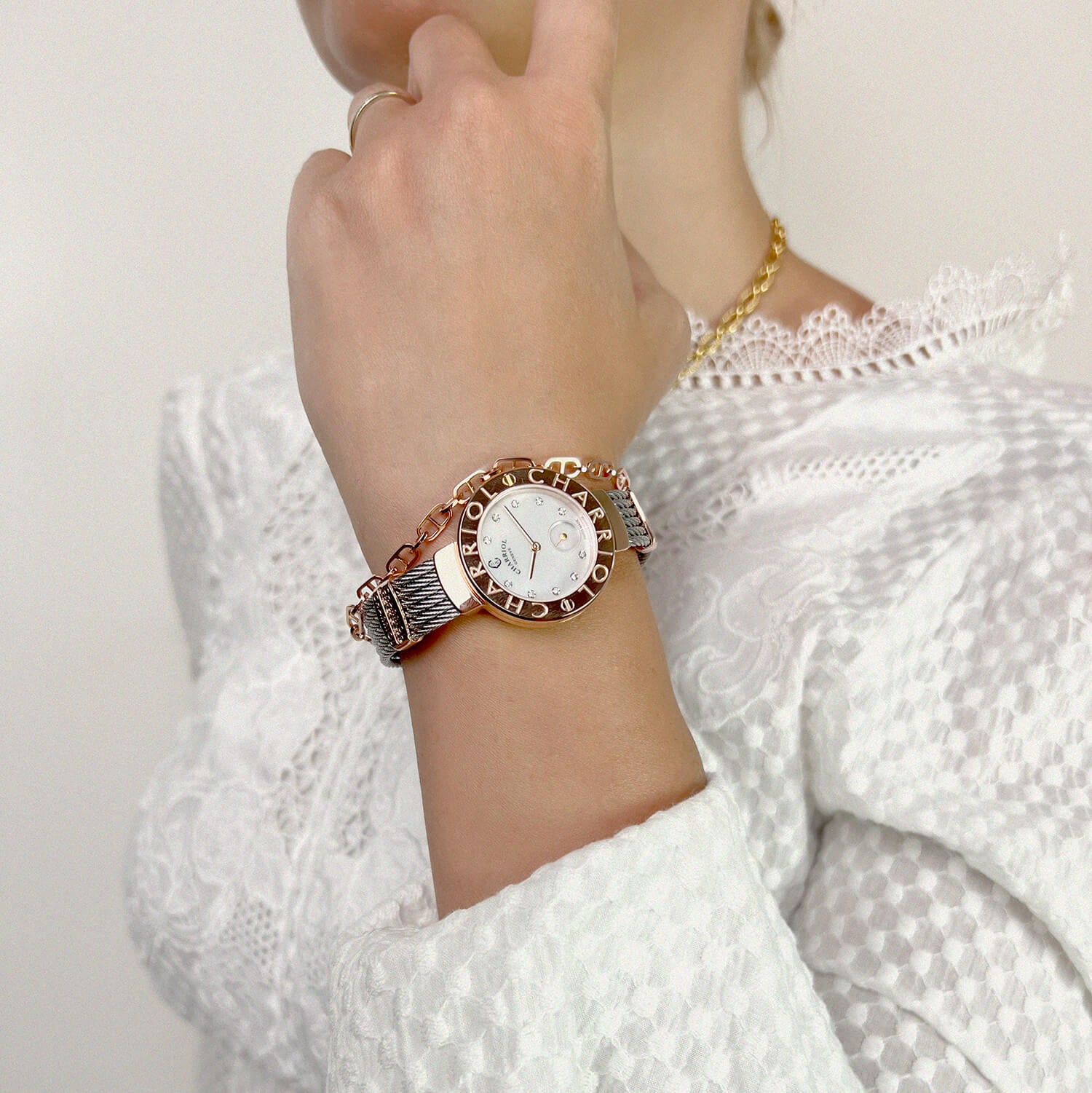 ST TROPEZ, 30MM, QUARTZ KALIBER, PERLMUTTER MIT 10 DIAMONEN ZIFFERN, "CHARRIOL CHARRIOL " FASSUNG, STAHLKABELARMBAND - Charriol Geneve - Watch